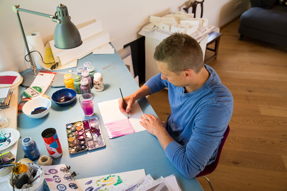 Jeppe painting at his desk